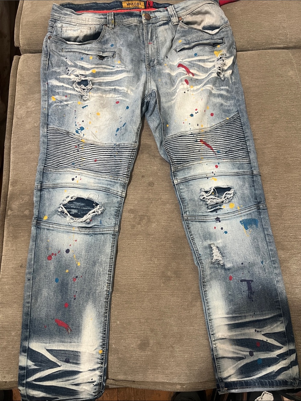 Slim Straight Light Blue Distressed Jeans with Paint-Splatter Detail